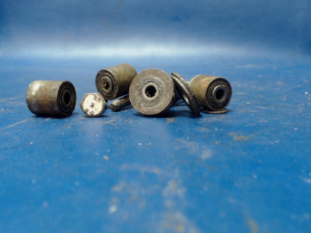 0523921 Cessna - ROLLER ASSEMBLY-FLAP ATTACHMENT